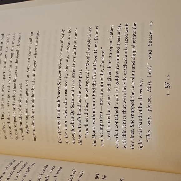 Garth Nix The Keys to the Kingdom Book 4. Sir Thursday Home Accent Cofffe table - Picture 10 of 15